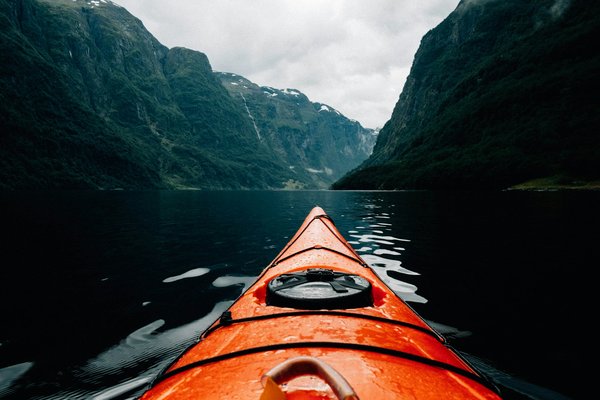Comment préparer une expédition de kayak dans les fjords de Norvège ?